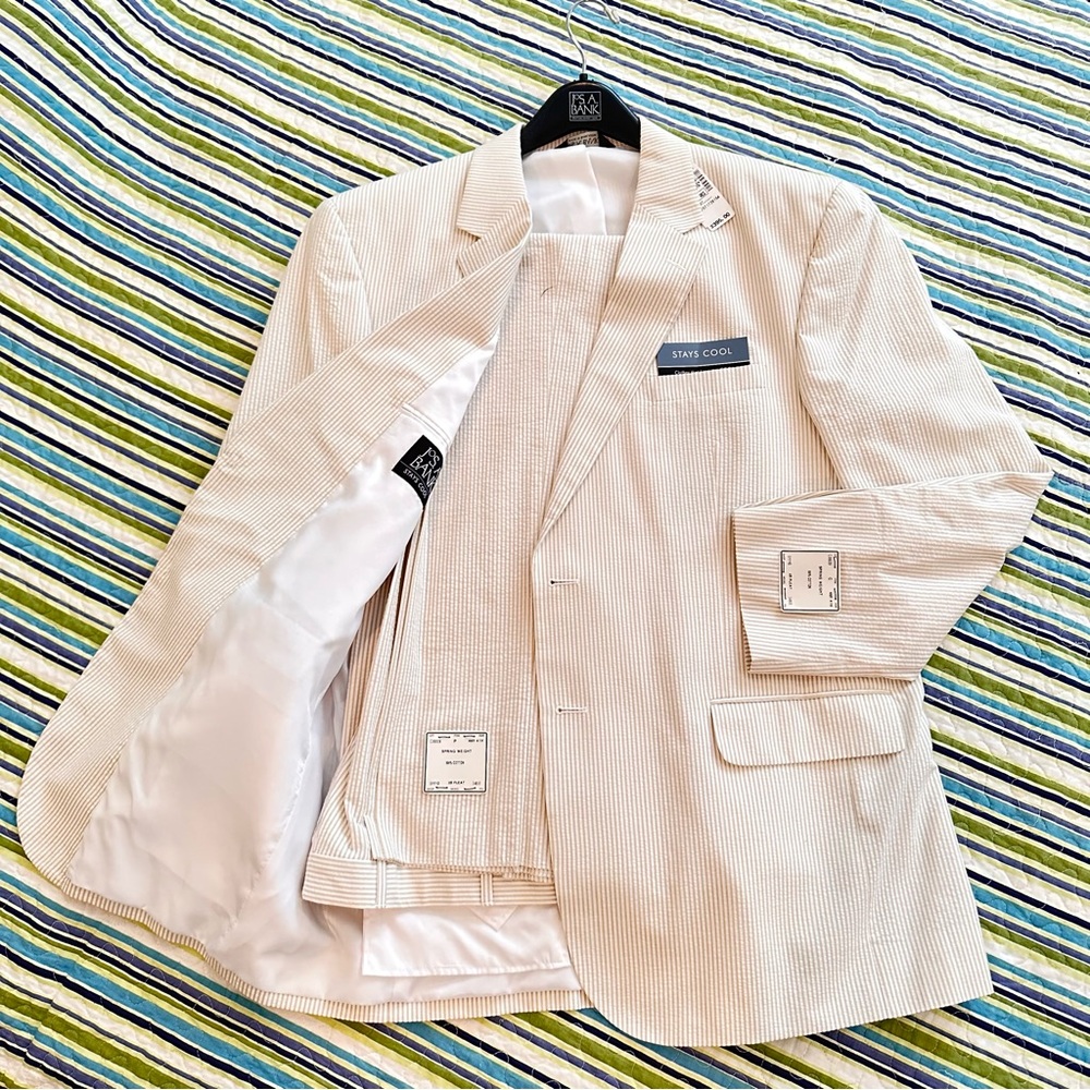 NEW! With Tags! Jos. A. Bank Pinstripe “Seersucker” Tan & White Suit 46R/41W